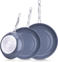 Home Keuken Winkel 25 Swiss Pro+ - Koekenpannenset - 3 Delig - Keramisch - Inductie - Milieuvriendelijk - PFAS - PFOA Vrij - Sapphire Green