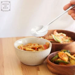 House Of Husk 1 Persoons Chopstick Lepel Set - 1 Paar Metalen Koreaanse Eetstokjes - Inclusief Eetlepel En Houder - RVS - Metaal - Eetstokjes - Koreaans - Vaatwasserbestendig - Sushi Chopsticks - Noodles - Zilver -Home Keuken Winkel 1200x1200 572
