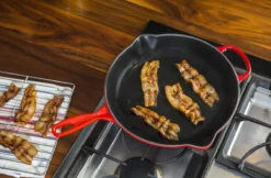 Le Creuset - Gietijzeren Ronde Skillet In Kersenrood 23cm -Home Keuken Winkel 1200x787