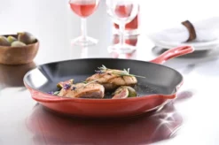 Le Creuset - Gietijzeren Ronde Skillet In Kersenrood 23cm -Home Keuken Winkel 1200x799 25