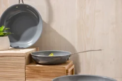 Swiss Pro+ - Koekenpannenset - 3 Delig - Keramisch - Inductie - Milieuvriendelijk - PFAS - PFOA Vrij - Sapphire Green -Home Keuken Winkel 1200x799 5