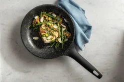 Sola - Fair Cooking Zwart/wit Greblon Anti Aanbaklaag -Home Keuken Winkel 1200x800 77